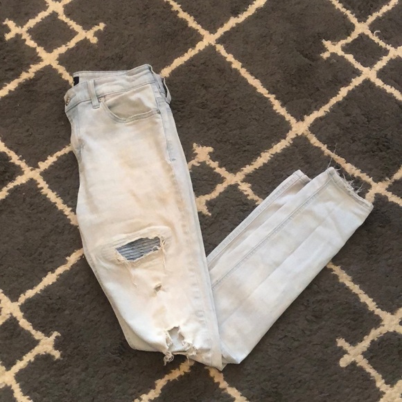 Ripped/distressed jeans - Picture 2 of 4